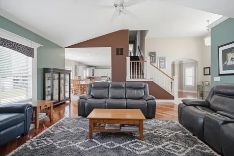 46 Conway Circle Bloomington IL 61704