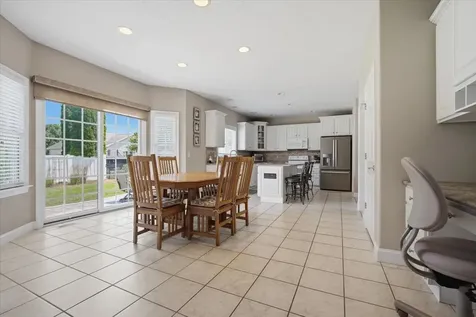 46 Conway Circle Bloomington IL 61704
