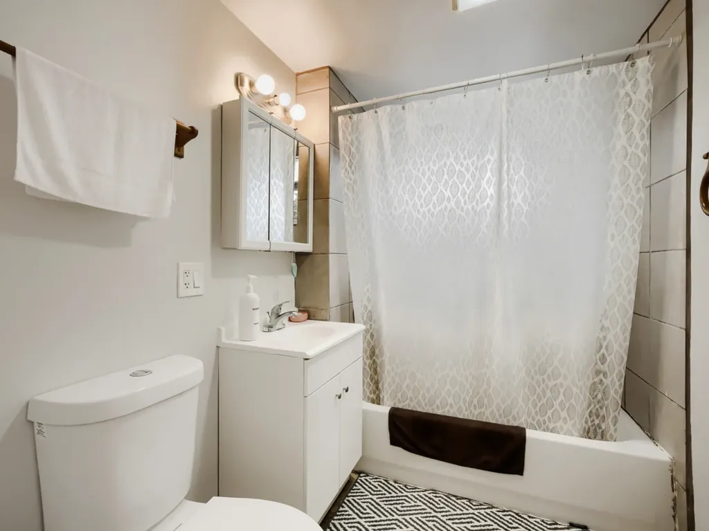 1841 North Keystone Avenue Chicago IL 60639