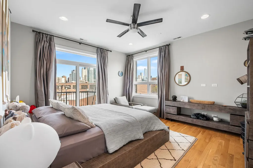 1317 North Larrabee Street Chicago IL 60610