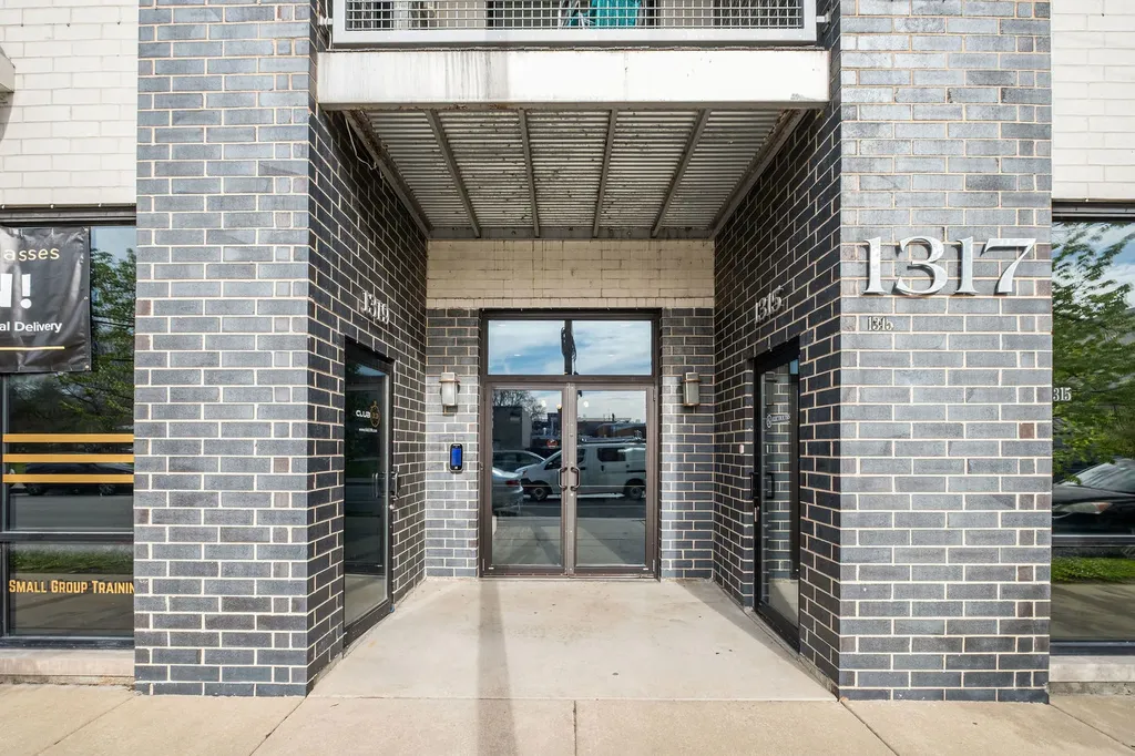 1317 North Larrabee Street Chicago IL 60610