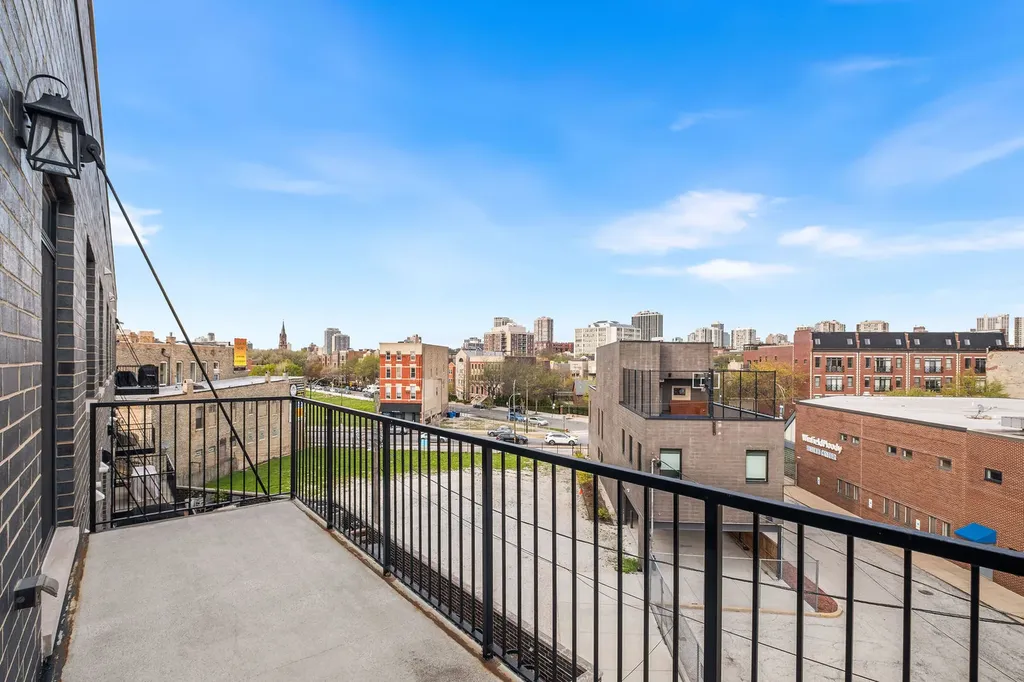 1317 North Larrabee Street Chicago IL 60610