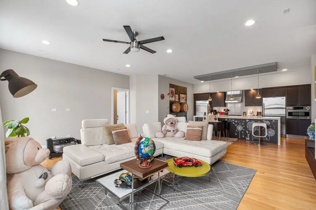 1317 North Larrabee Street Chicago IL 60610