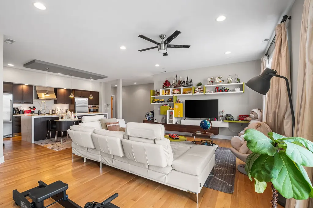 1317 North Larrabee Street Chicago IL 60610