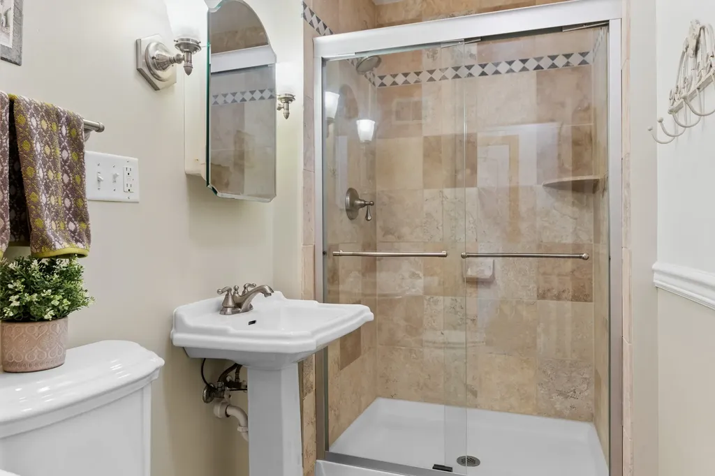 770 Highland Avenue Glen Ellyn IL 60137