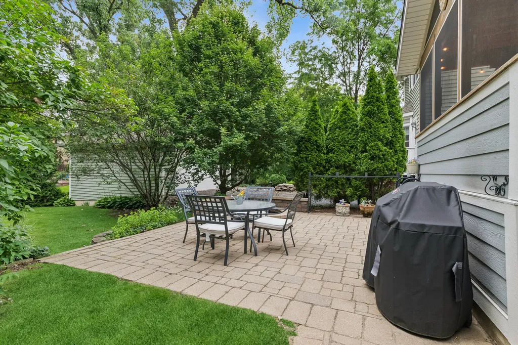 770 Highland Avenue Glen Ellyn IL 60137