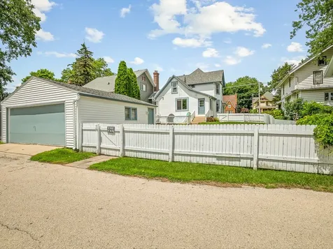 1239 West Lincoln Boulevard Freeport IL 61032