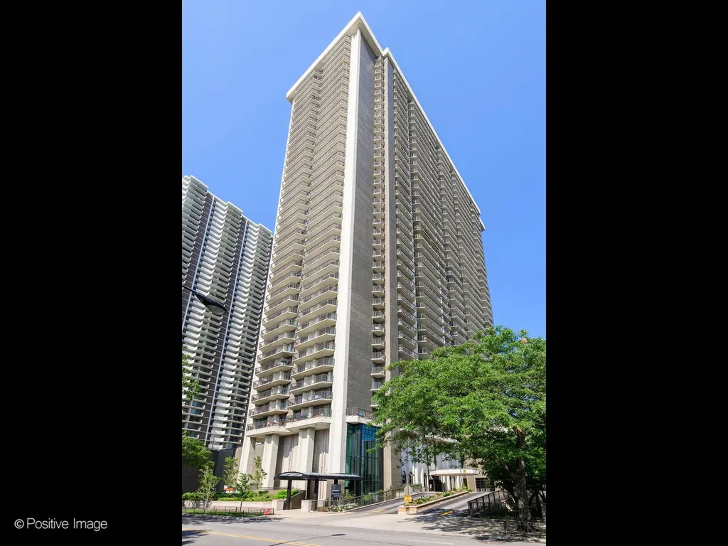 6007 North Sheridan Road Chicago IL 60660