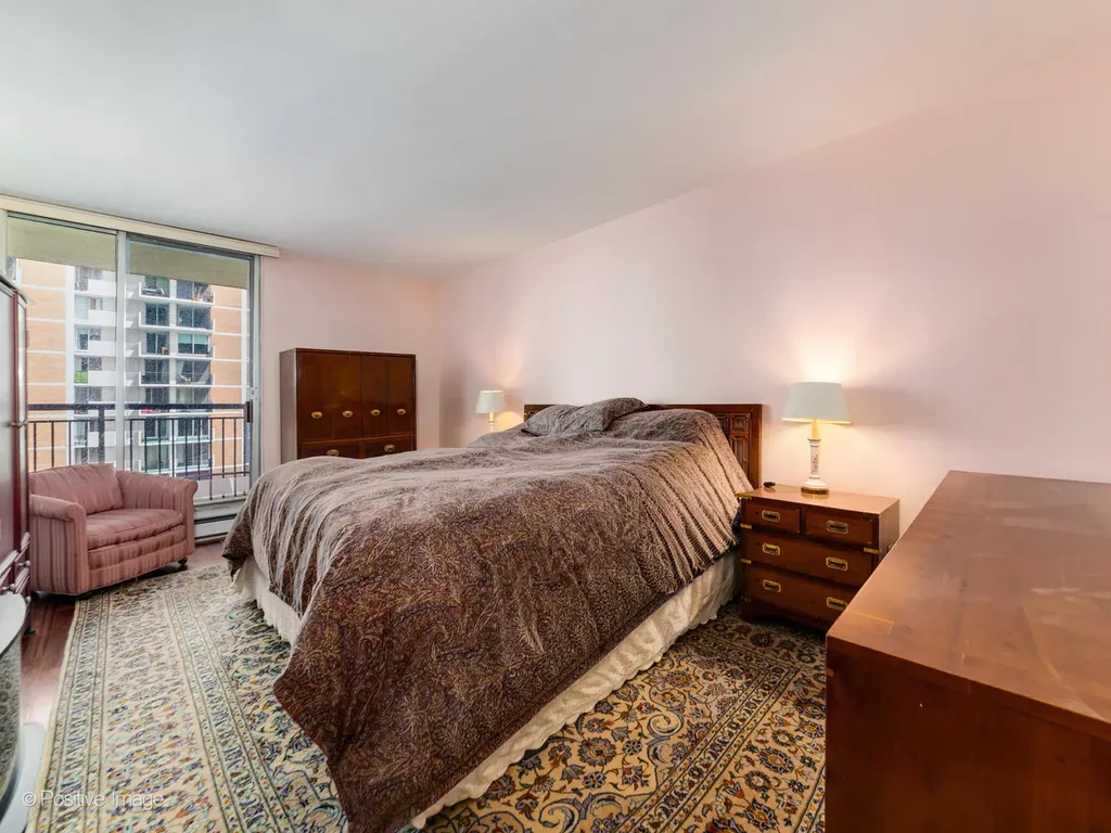 6007 North Sheridan Road Chicago IL 60660