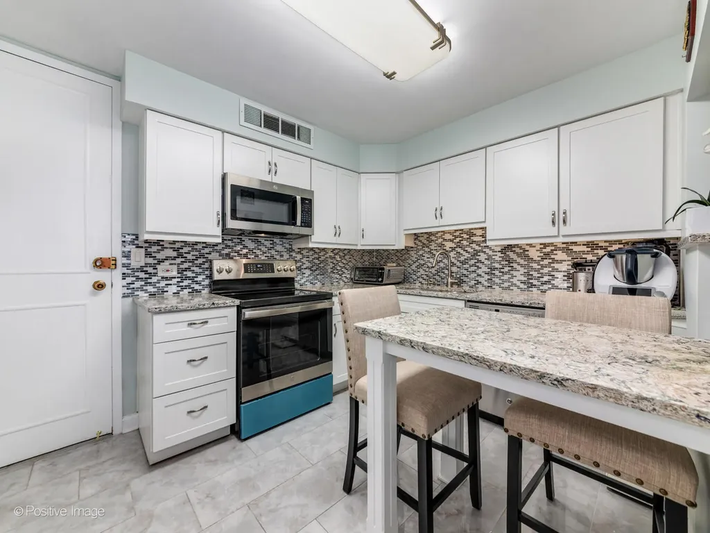 6007 North Sheridan Road Chicago IL 60660