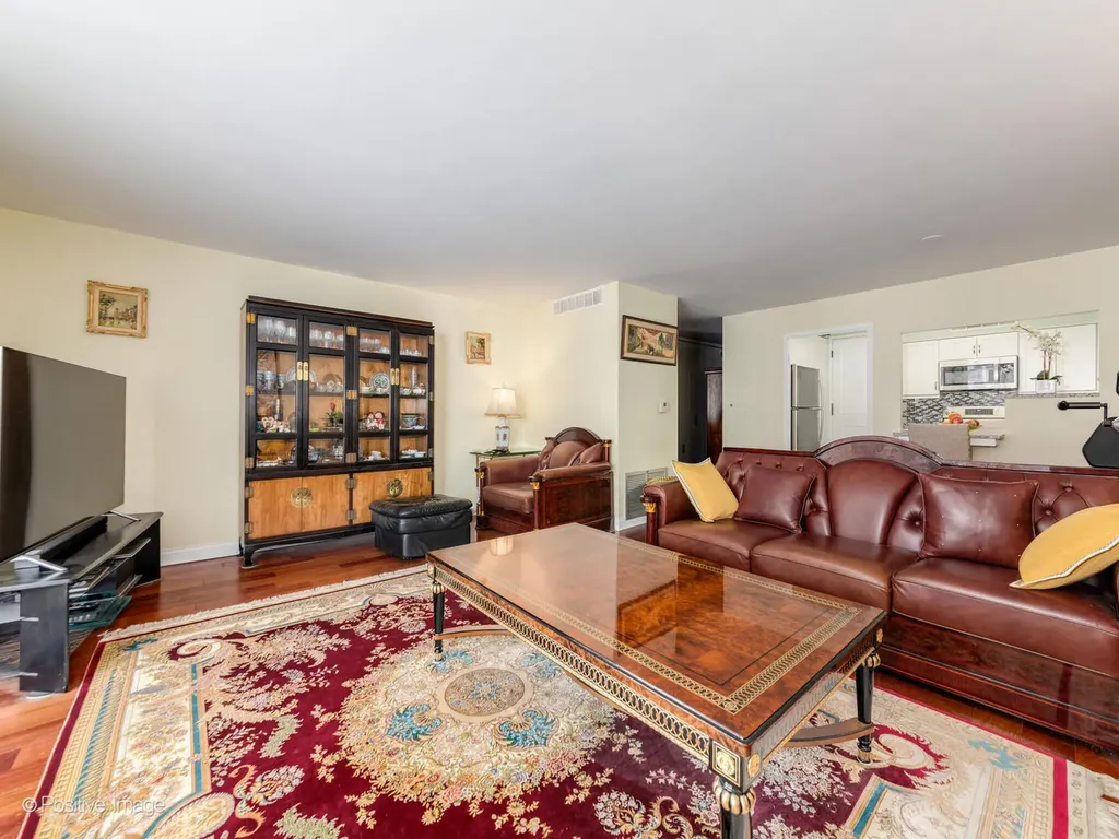 6007 North Sheridan Road Chicago IL 60660