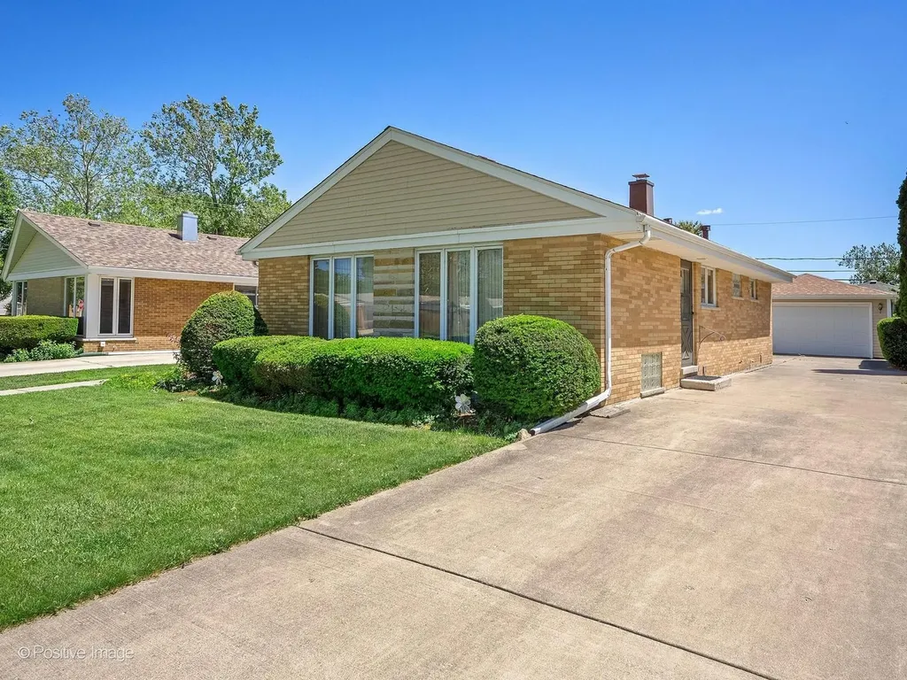 10809 Claridge Avenue Westchester IL 60154