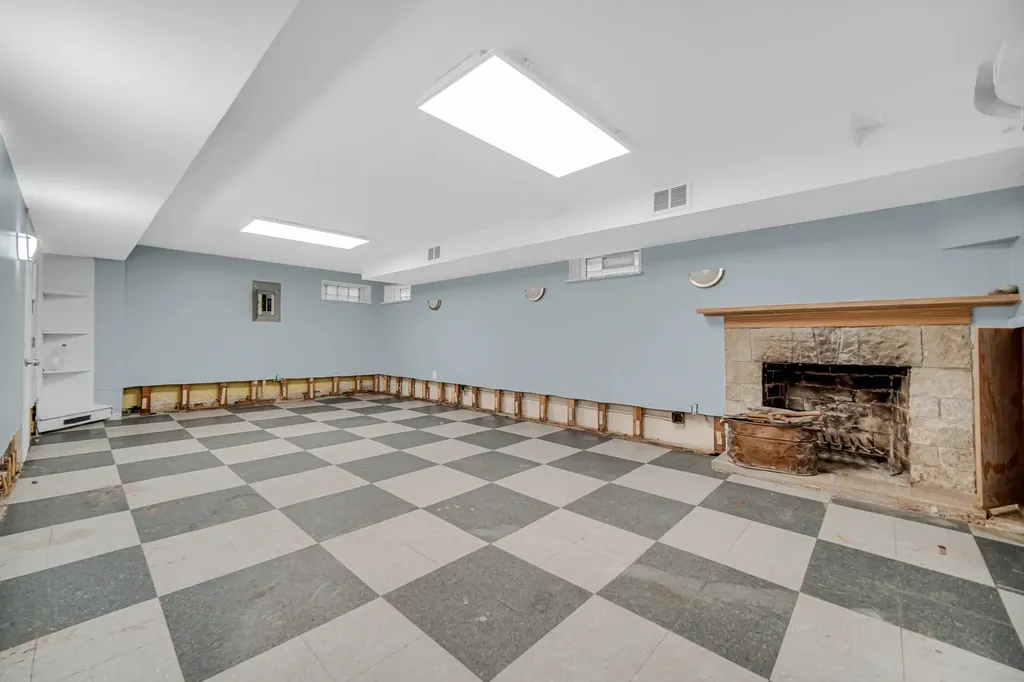 10122 South Bell Avenue Chicago IL 60643
