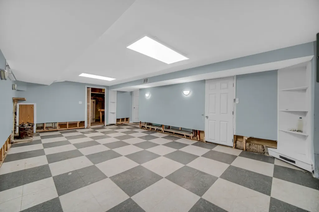 10122 South Bell Avenue Chicago IL 60643