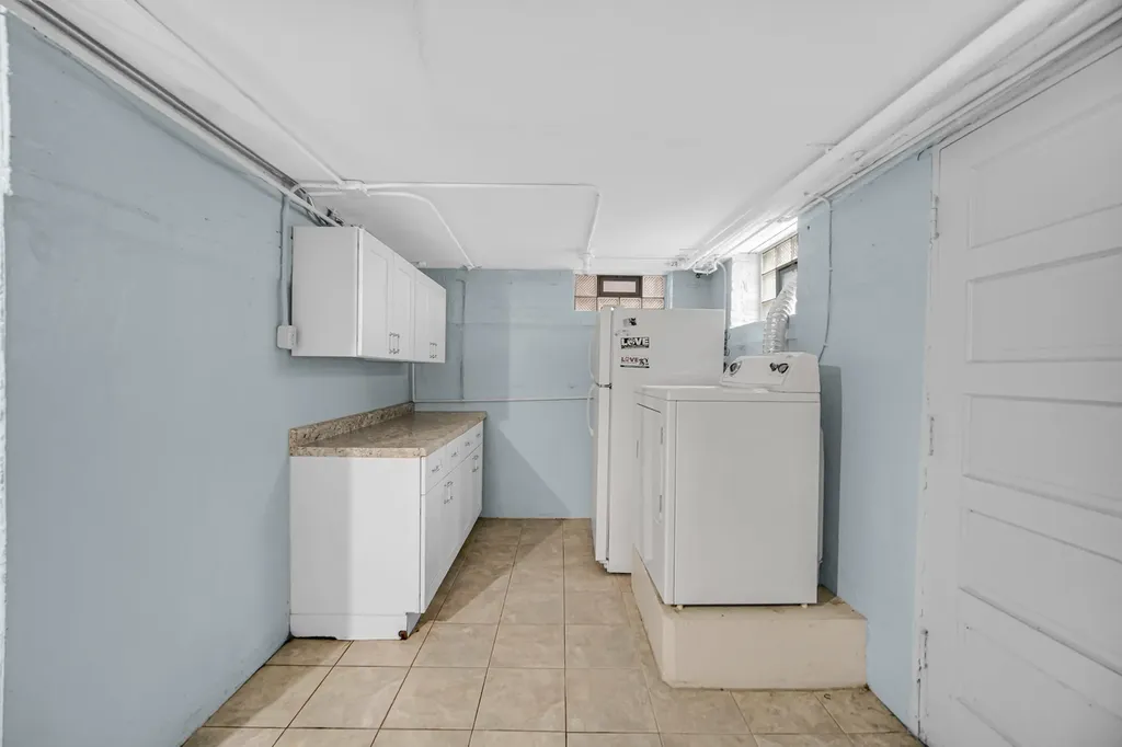 10122 South Bell Avenue Chicago IL 60643