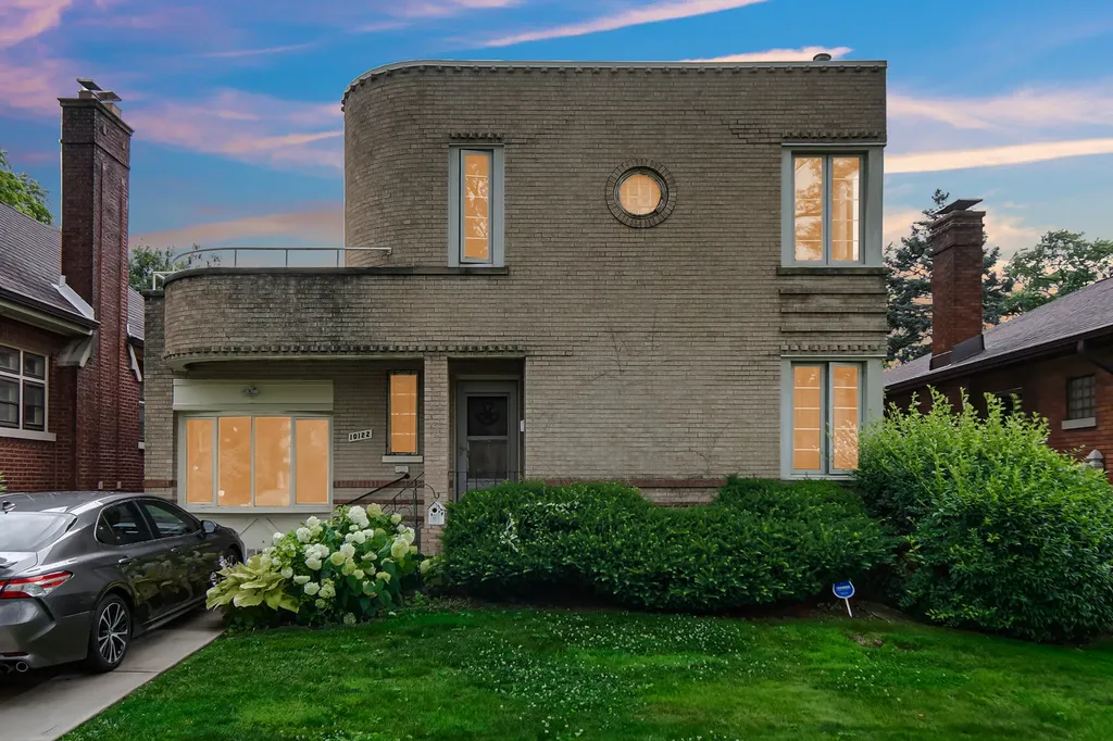 10122 South Bell Avenue Chicago IL 60643