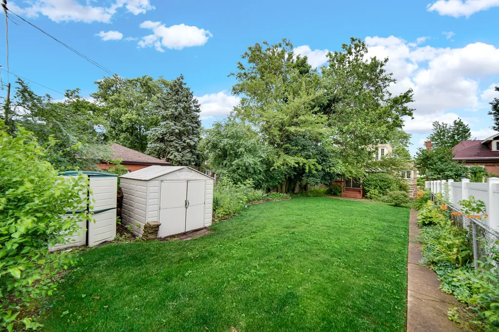 10122 South Bell Avenue Chicago IL 60643