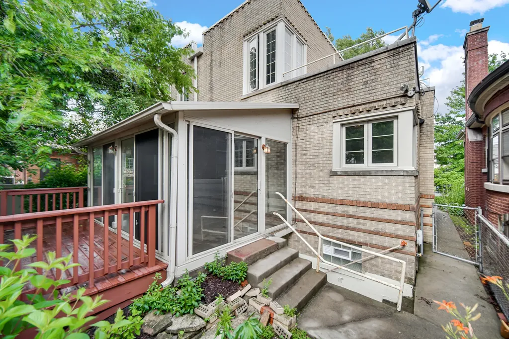 10122 South Bell Avenue Chicago IL 60643