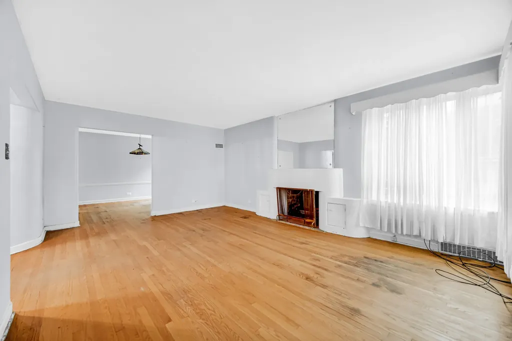 10122 South Bell Avenue Chicago IL 60643
