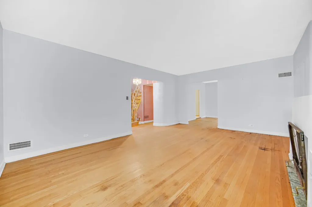 10122 South Bell Avenue Chicago IL 60643