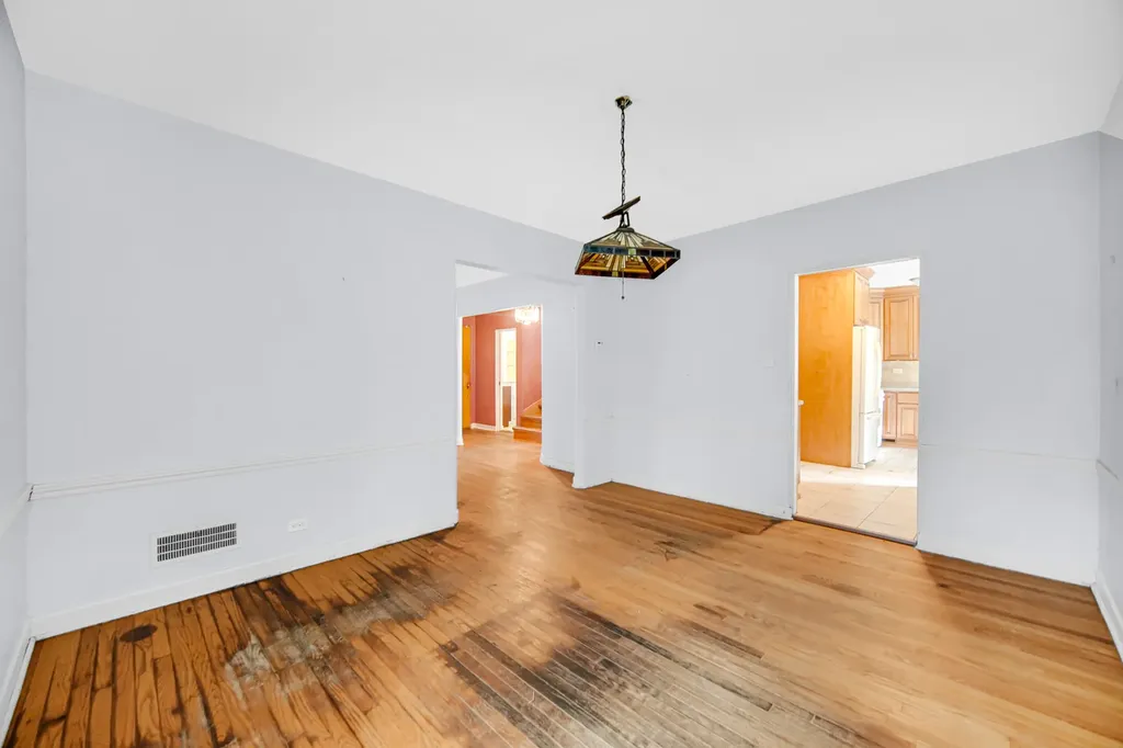 10122 South Bell Avenue Chicago IL 60643