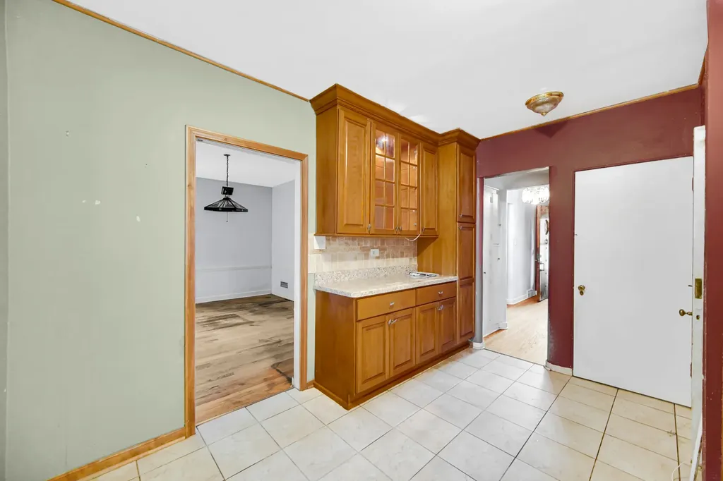 10122 South Bell Avenue Chicago IL 60643