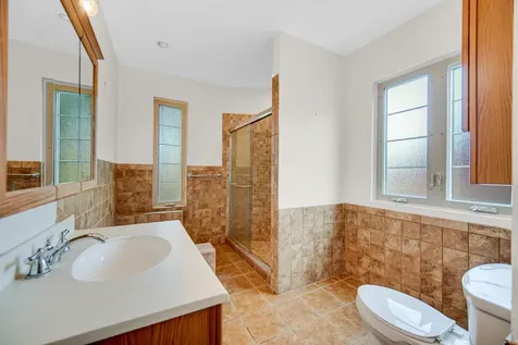 10122 South Bell Avenue Chicago IL 60643