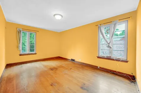 10122 South Bell Avenue Chicago IL 60643