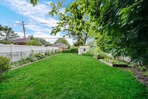 10122 South Bell Avenue Chicago IL 60643
