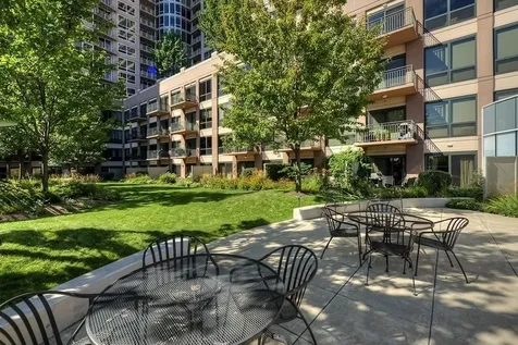 807 Davis Street Evanston IL 60201