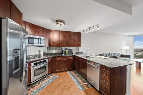 807 Davis Street Evanston IL 60201