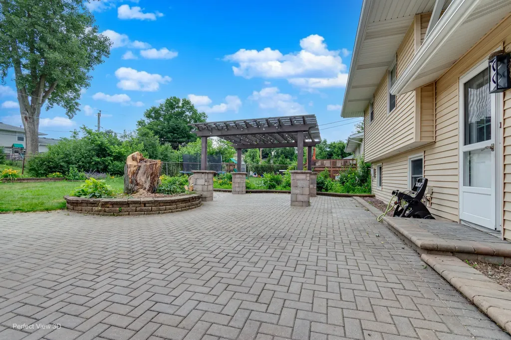 7831 Sprucewood Avenue Woodridge IL 60517