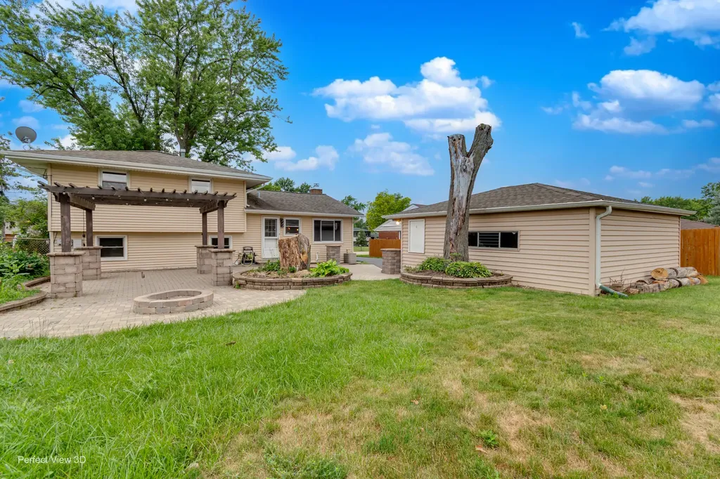 7831 Sprucewood Avenue Woodridge IL 60517