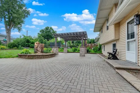 7831 Sprucewood Avenue Woodridge IL 60517