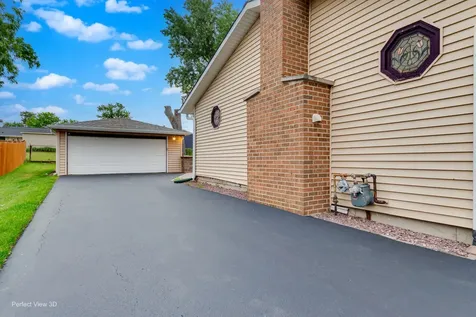 7831 Sprucewood Avenue Woodridge IL 60517
