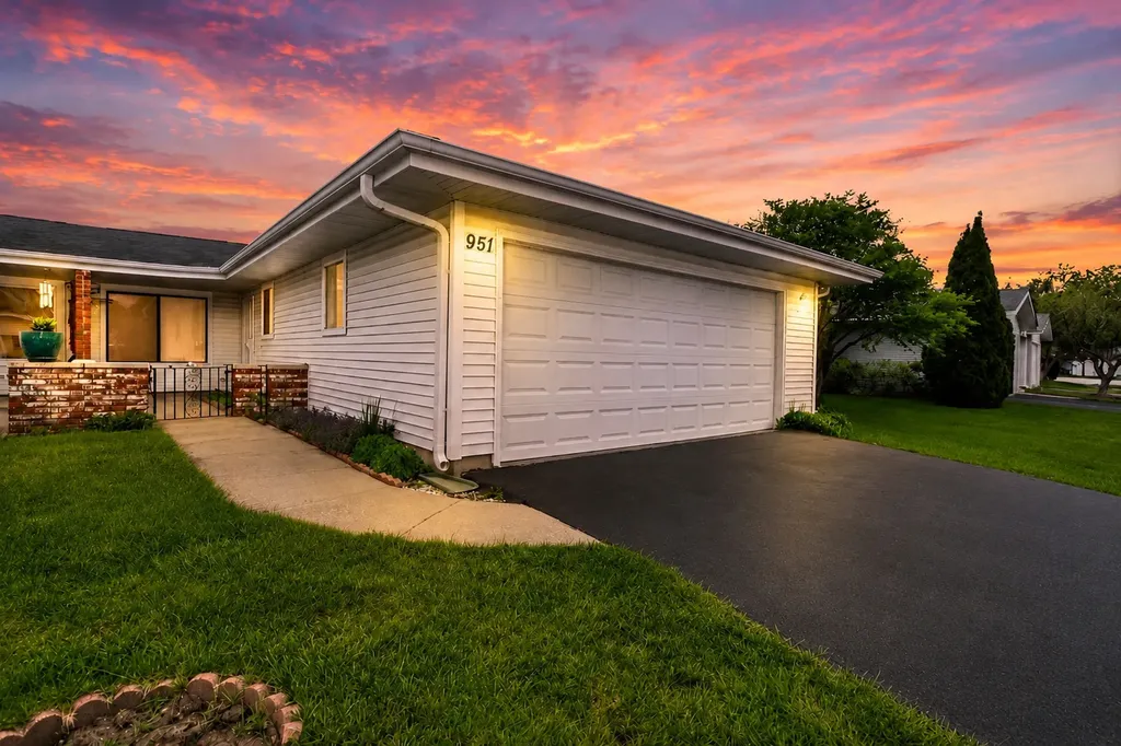 951 Chelsea Lane Schaumburg IL 60193