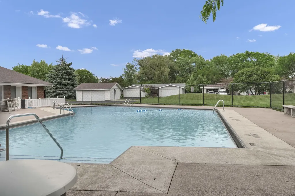 951 Chelsea Lane Schaumburg IL 60193
