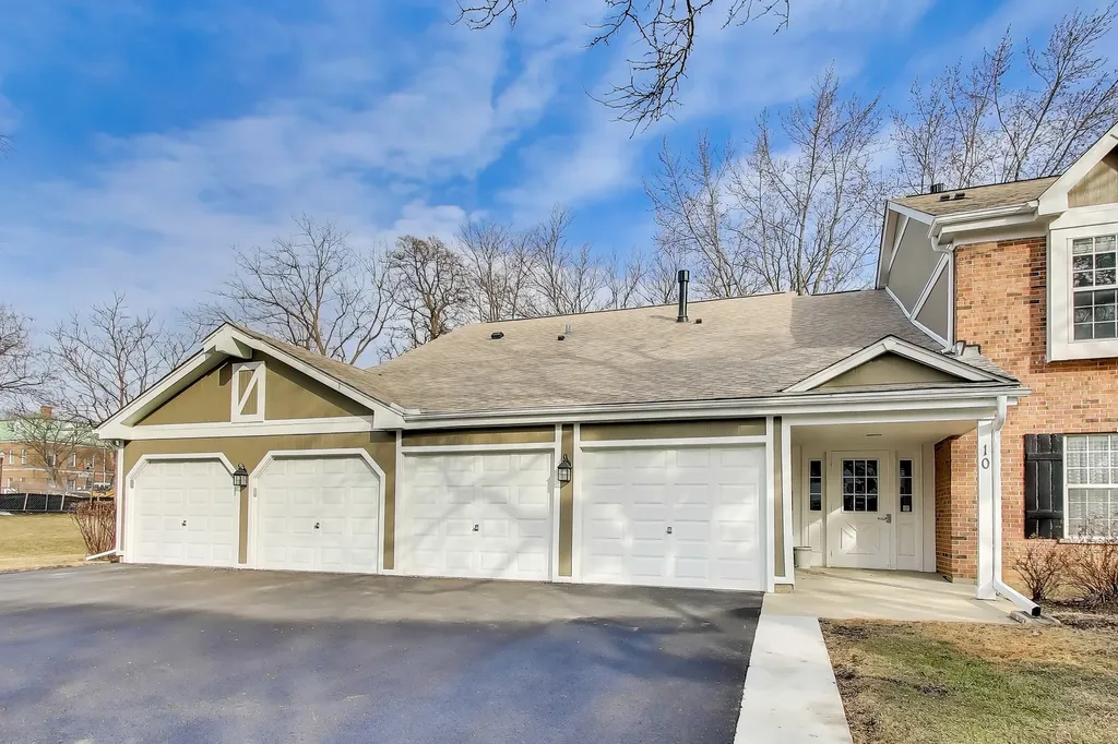 10 Waterbury Lane Schaumburg IL 60193