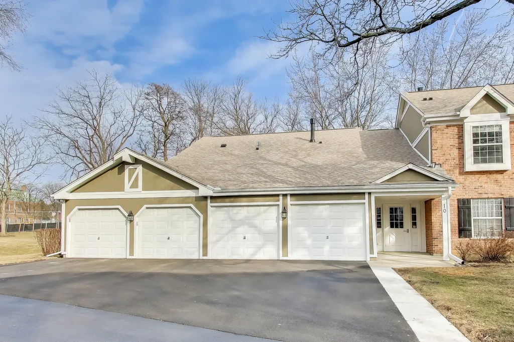 10 Waterbury Lane Schaumburg IL 60193