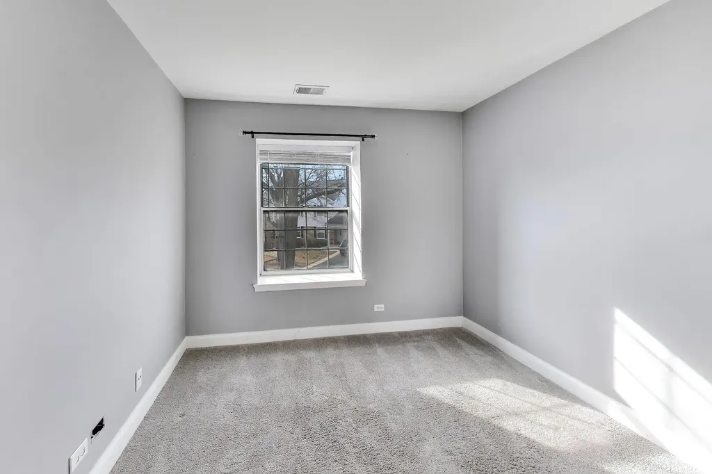 10 Waterbury Lane Schaumburg IL 60193