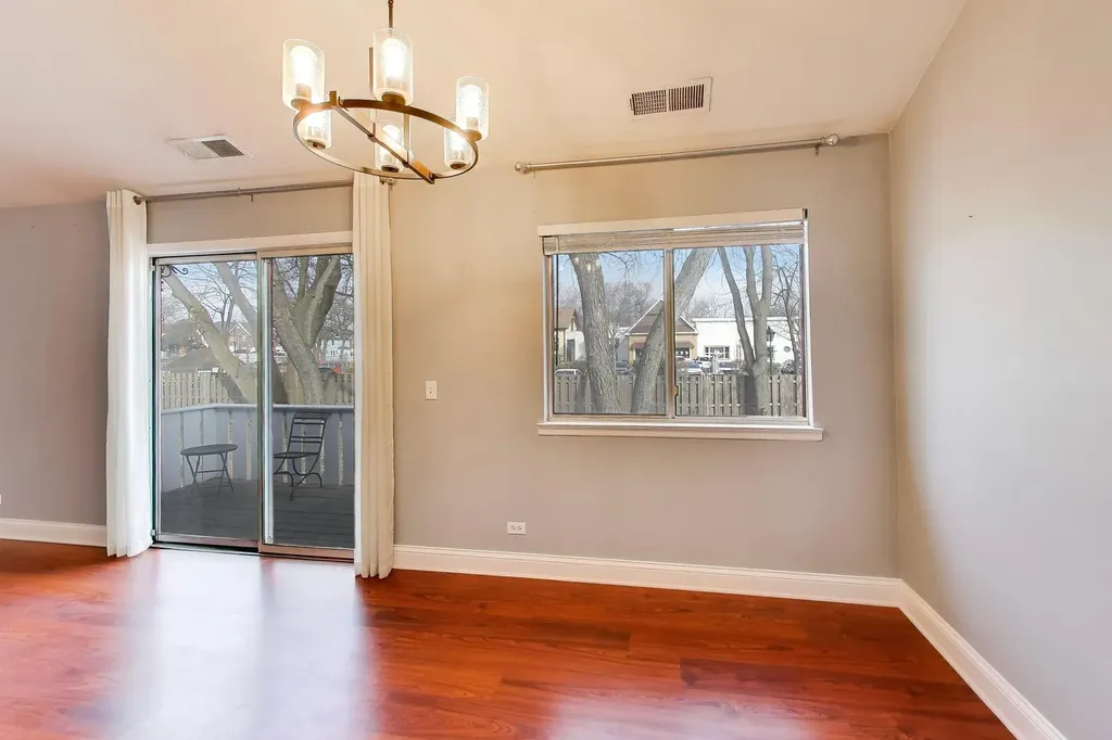 10 Waterbury Lane Schaumburg IL 60193