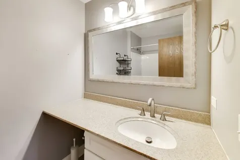 10 Waterbury Lane Schaumburg IL 60193