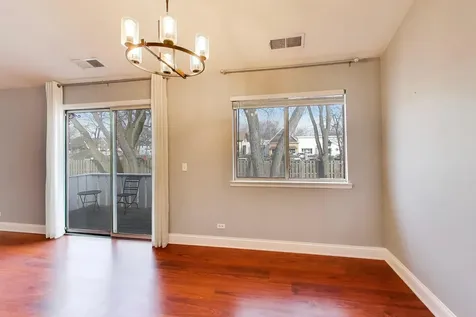 10 Waterbury Lane Schaumburg IL 60193