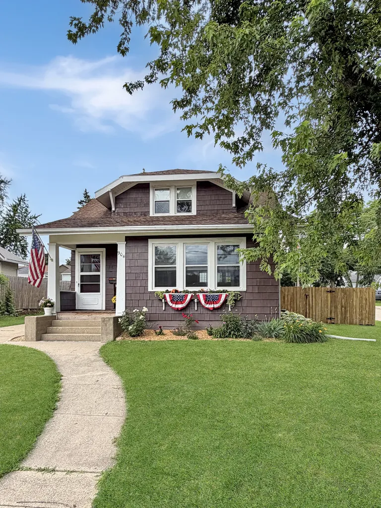 904 South Mckinley Avenue Freeport IL 61032