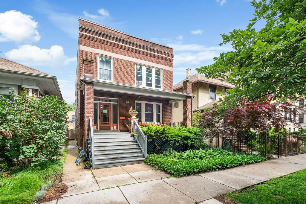 7529 North Winchester Avenue Chicago IL 60626