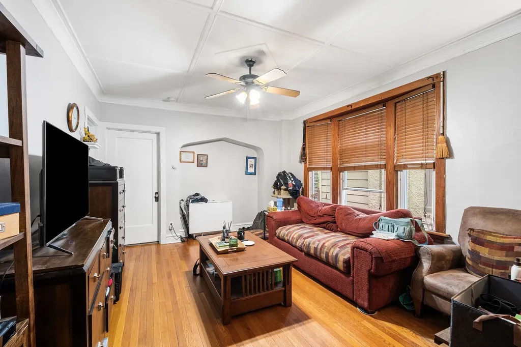 7529 North Winchester Avenue Chicago IL 60626