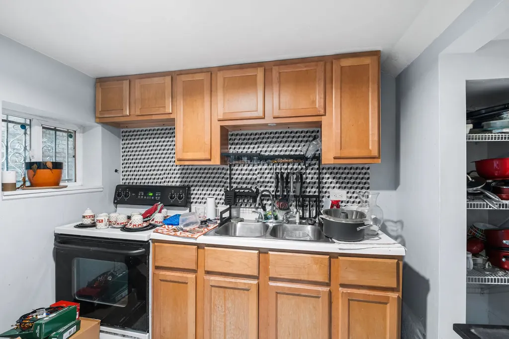 7529 North Winchester Avenue Chicago IL 60626