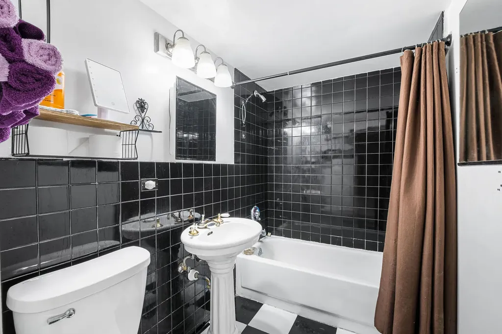 7529 North Winchester Avenue Chicago IL 60626