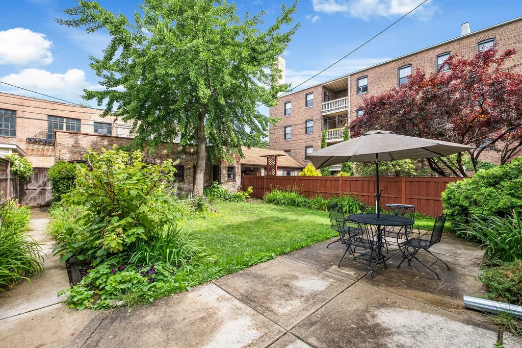 7529 North Winchester Avenue Chicago IL 60626