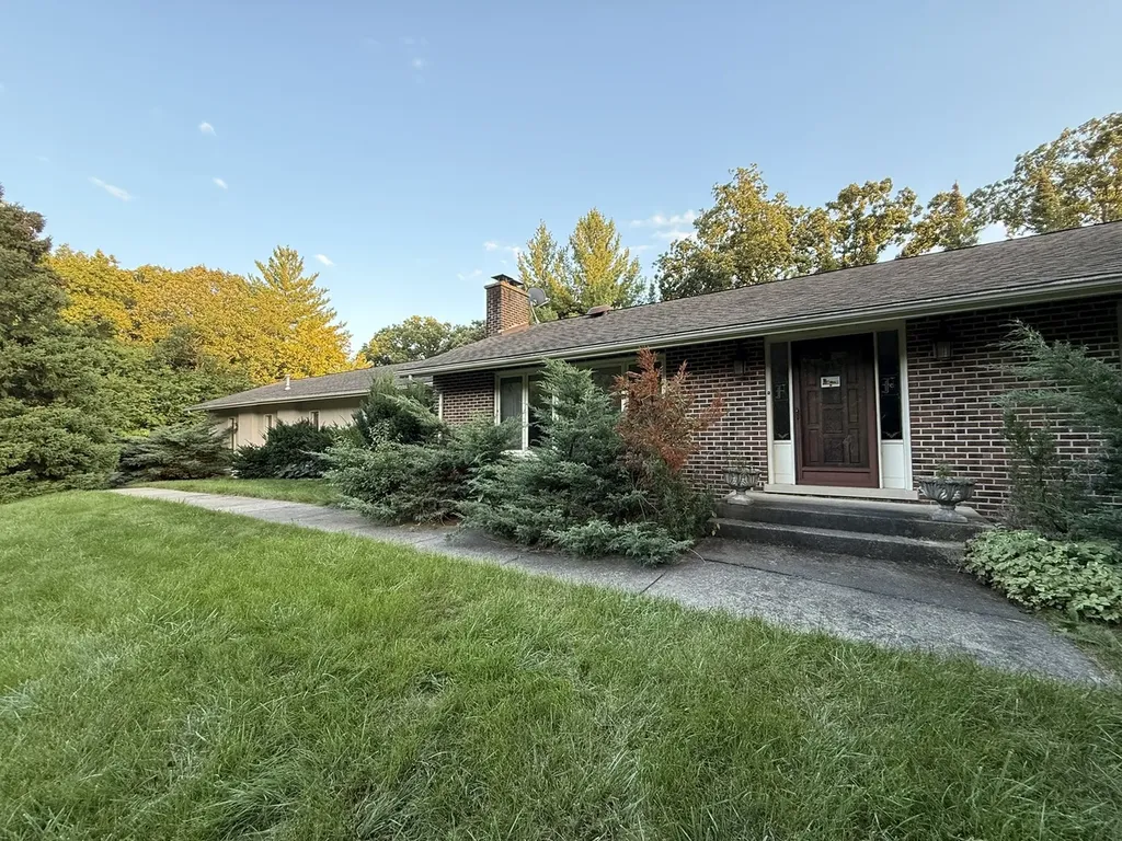 1842 Thomas Atkinson Road Inverness IL 60067